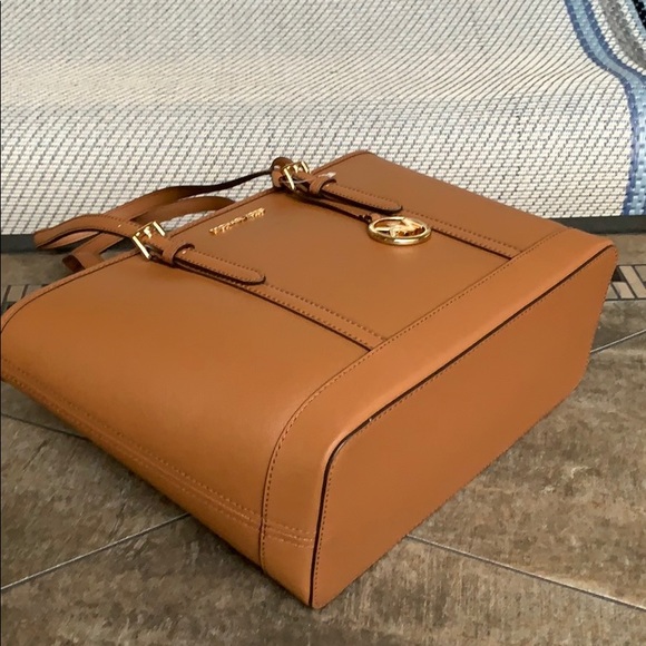 Michael Kors Bags Michael Kors Jet Set Should Tote - Picture 13 of 16